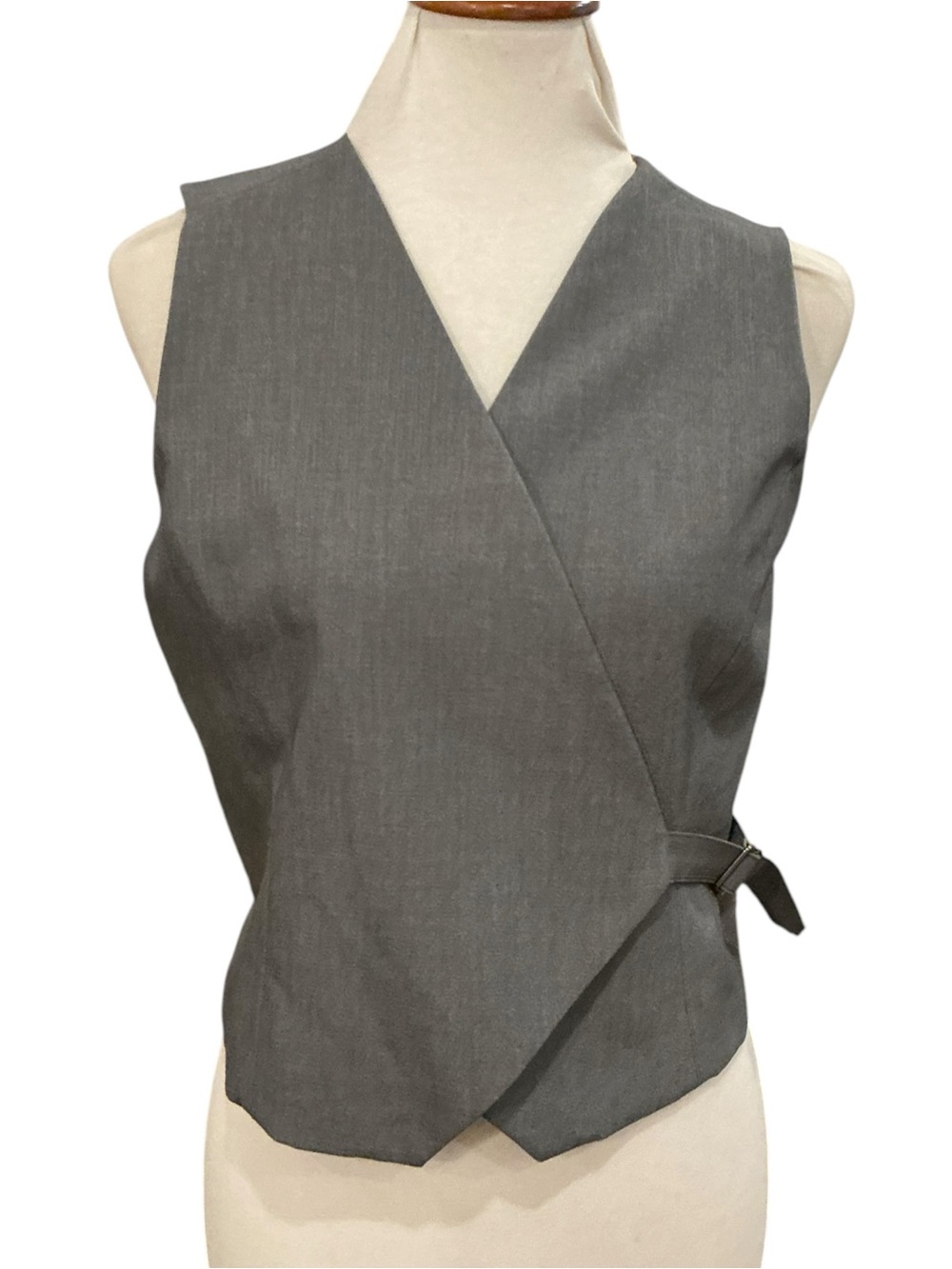 Sleeveless Gray vest Front Women's  Sz M